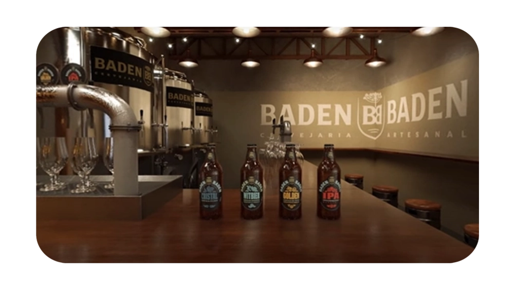 Imagem de uma cervejaria Baden Baden, com barris de cerveja e garrafas de diferentes rótulos, destacando a produção artesanal.